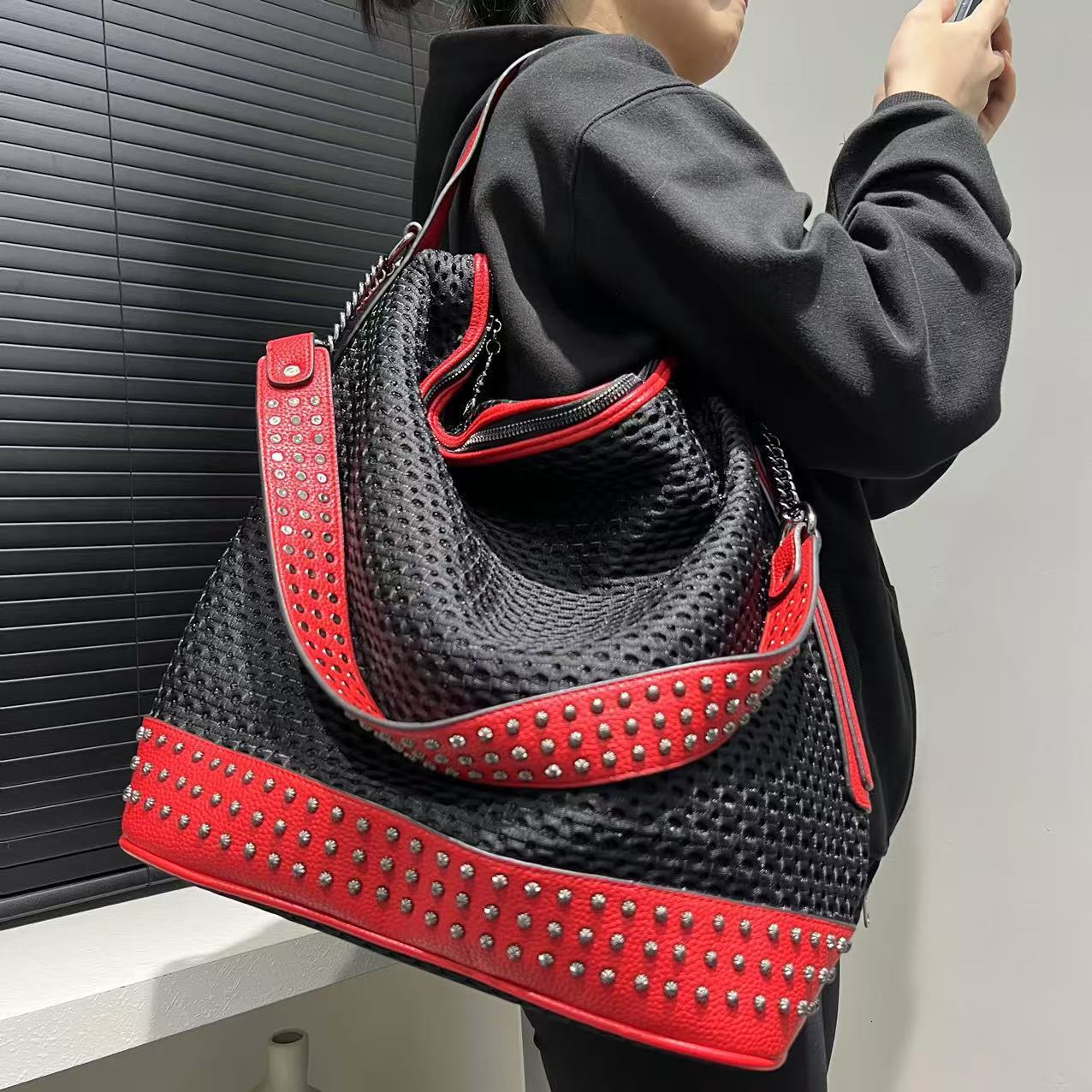 Free Shippingwomen's Fashion Y2K Studded Patchwork Fashion Shoulder Luxury Bag Designer Large Capacity Retro Mesh Handbag