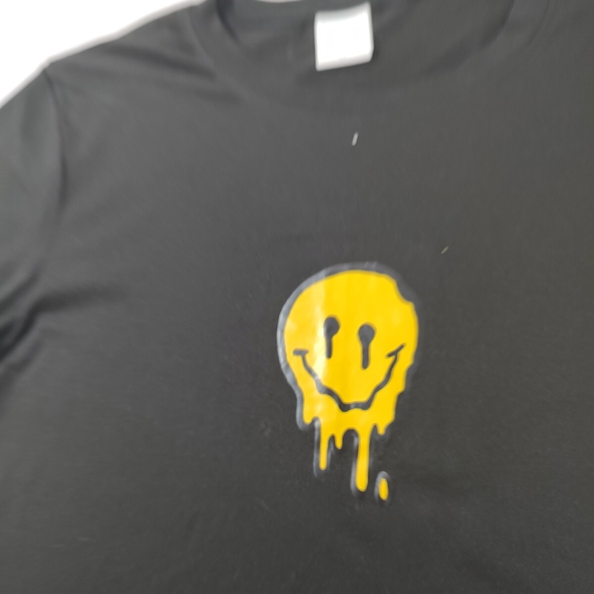 Melt, Smiley Black Short Sleeve Stretch Pullover T-Shirt Women's Medium