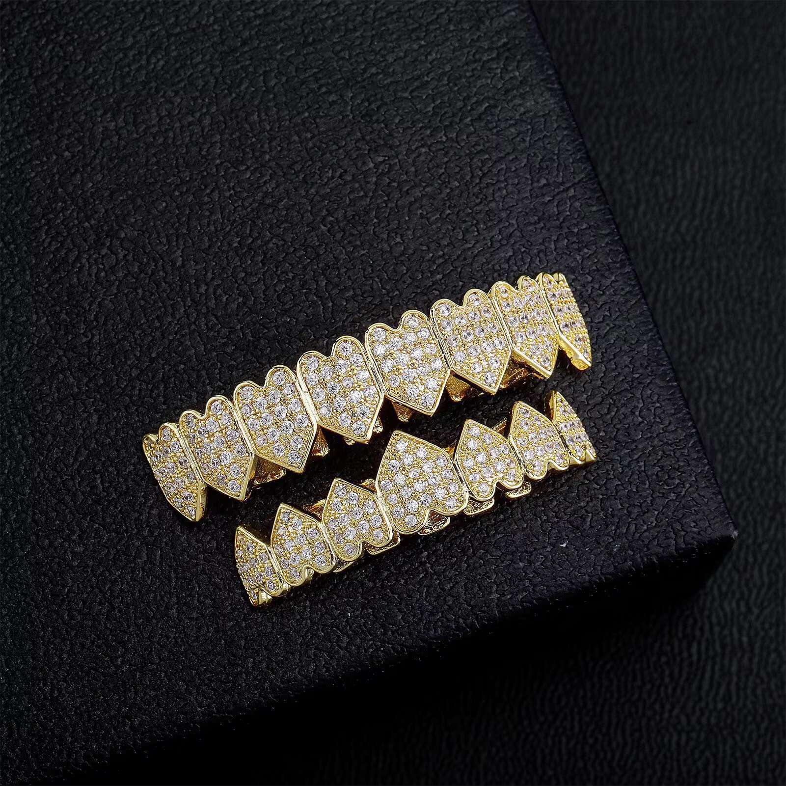 Customize VVS Moissanite Grillz Jewelry Hip Hop Bling Grillz Dent 14K Gold Plated Iced Out Zircon Diamond Heart Teeth Grillz