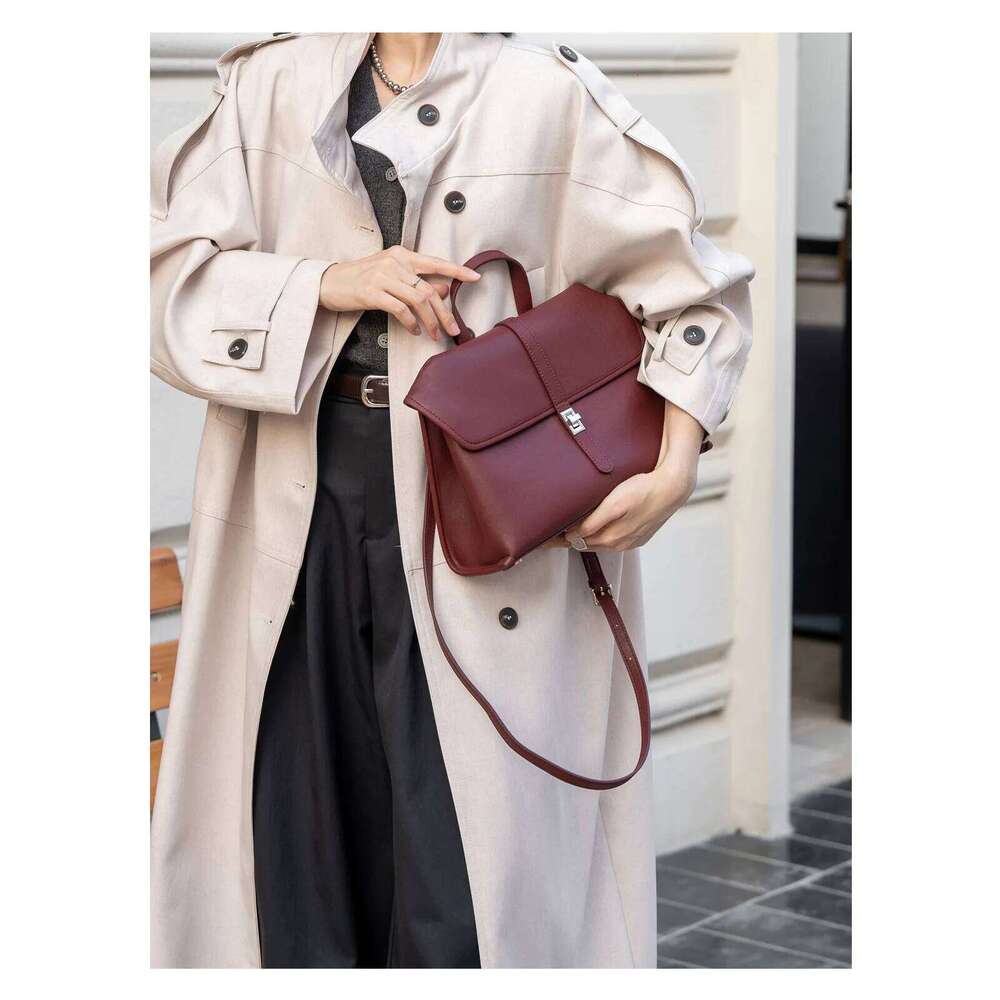 Single shoulder 2025 new early autumn senior two layer cowhide large capacity commuter hand crossbody women's bag