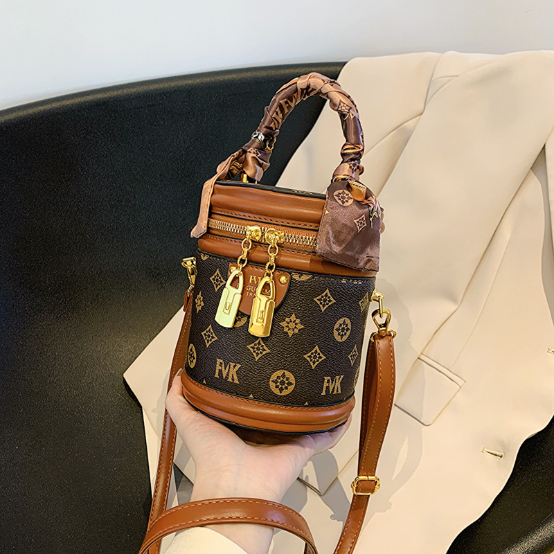 Free shipping designer cylindrical bag for women 2025 new fashionable printed hand-held bucket bag, high-end and versatile single shoulder crossbody b