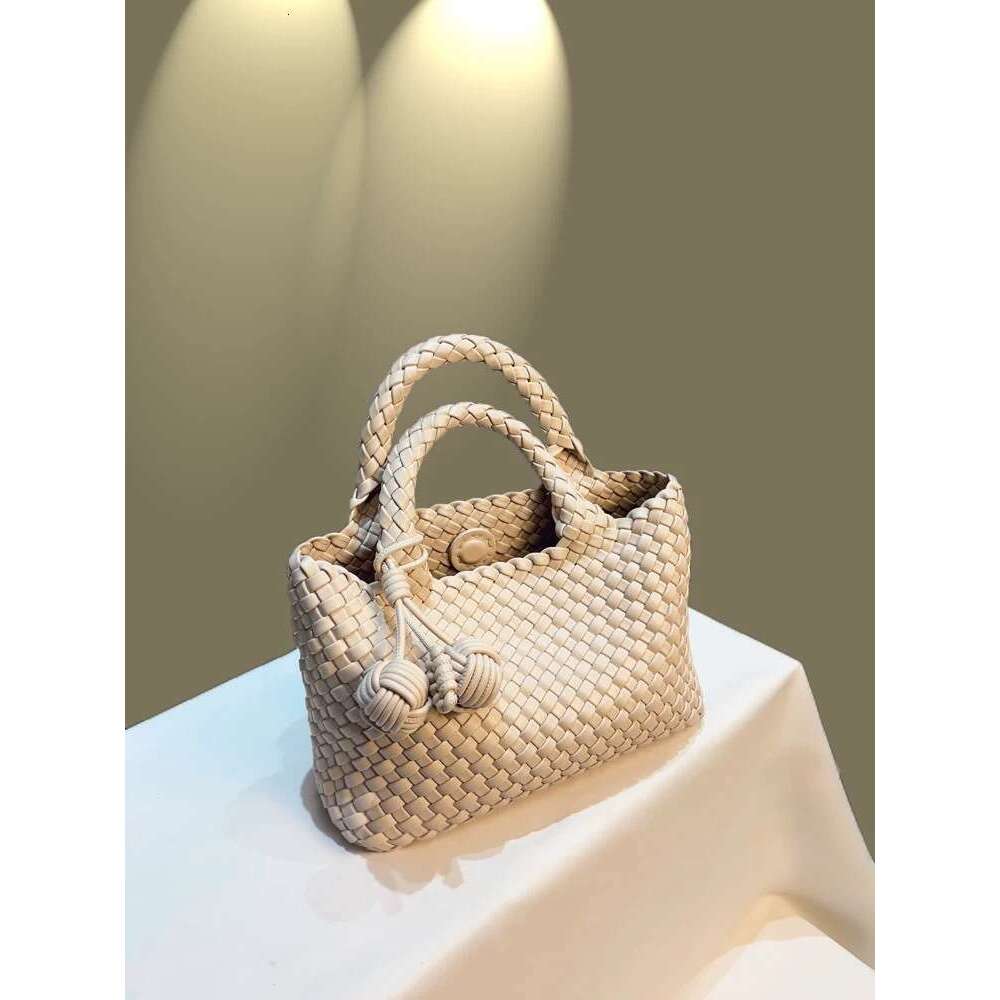 Vegetable Basket Handwoven for Women High-end Niche Handbag Bucket Single Shoulder Crossbody Small Tote Bag