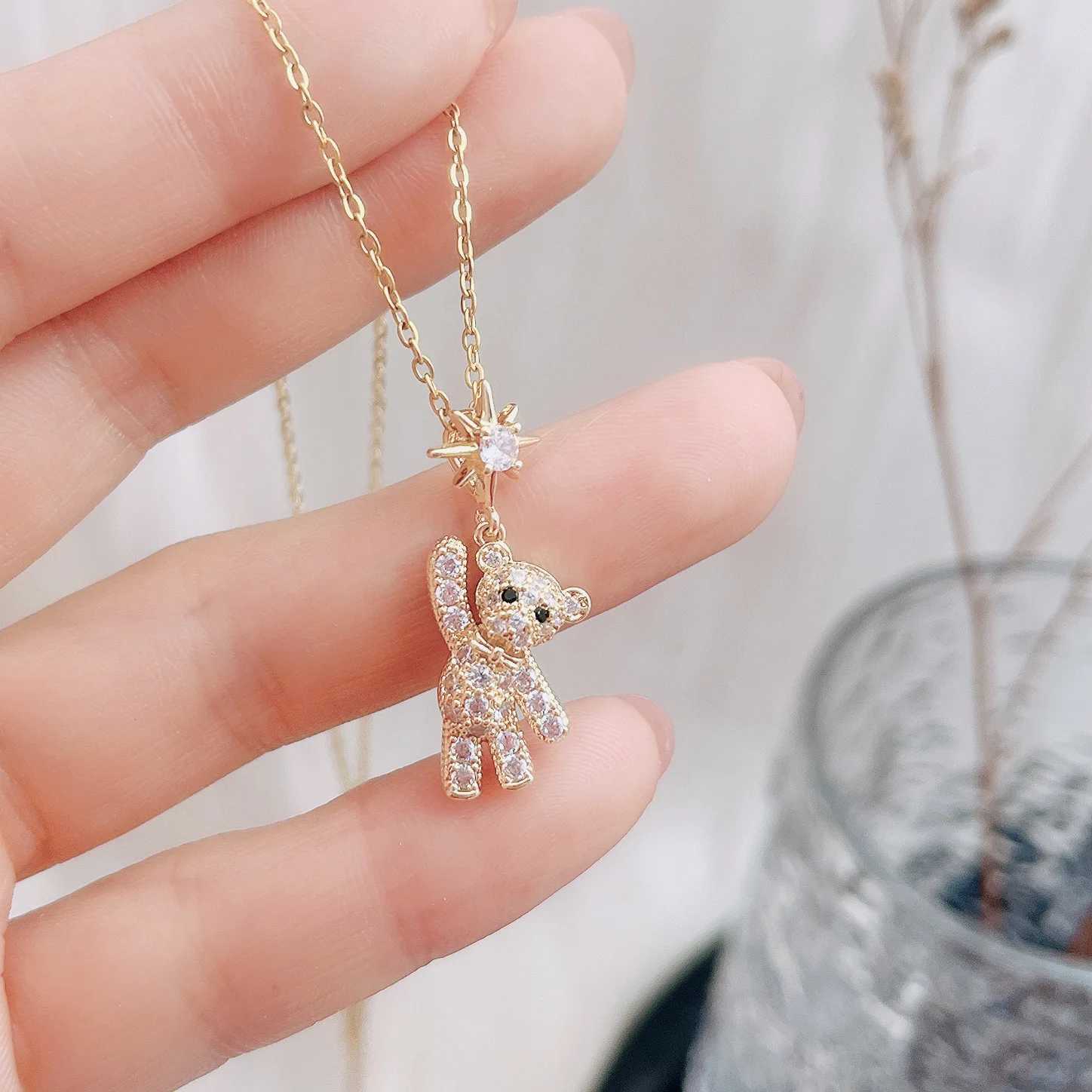 New Fashion Sparkly Cute Bear Pendant Necklaces for Women Train Exquisite Clavicle Chain Jewelry Girls Birthday Gift W250616