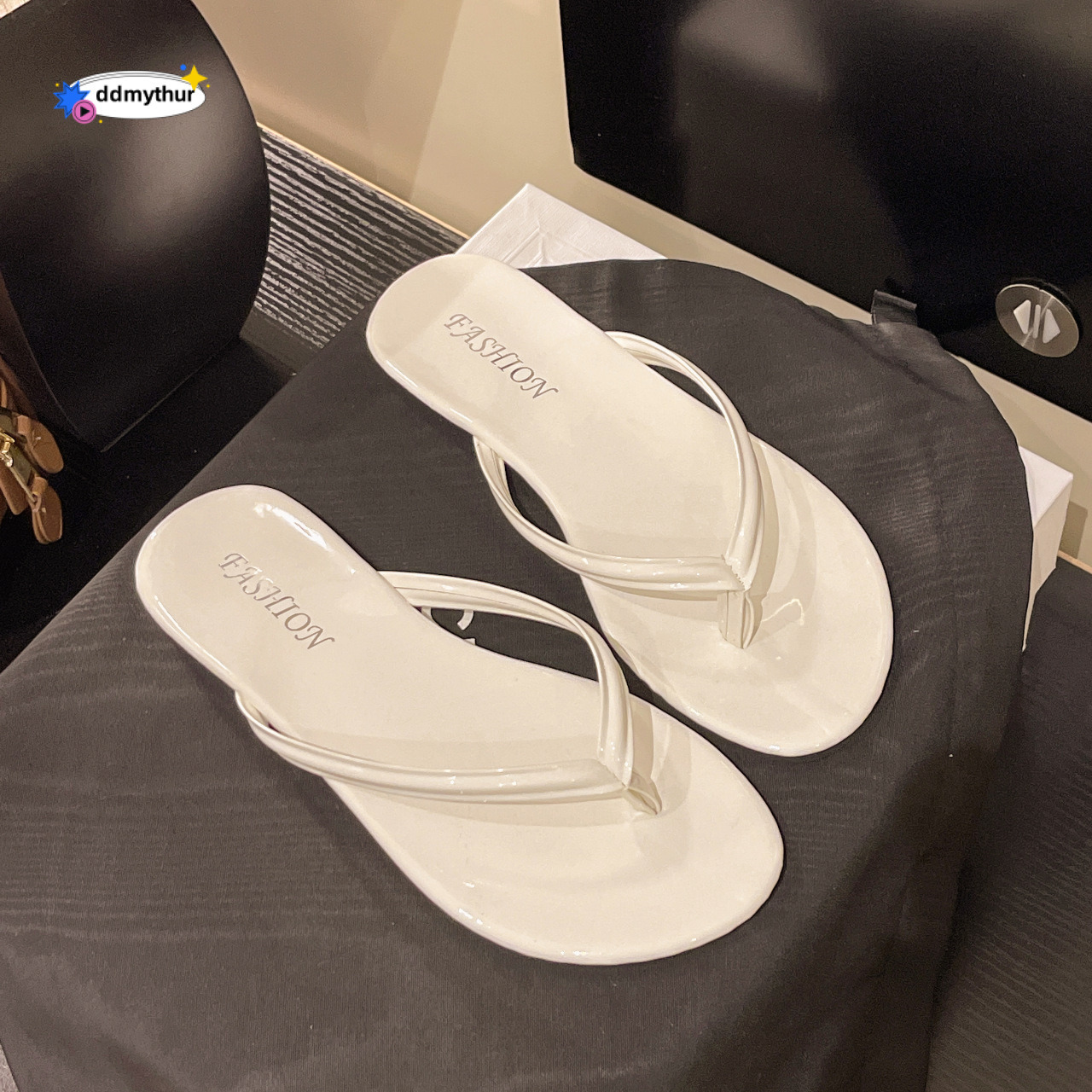 Plus Size 2025 Summer New Beach Flat Sandals Women's Toe Post Flip-Flops ddmythur