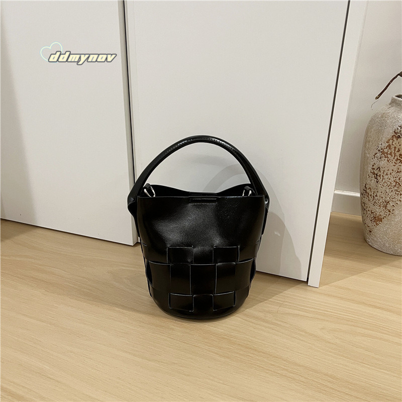 This Season 2025 New Textured Niche Woven Bucket Handheld Versatile Shoulder Crossbody Bag ddmynov