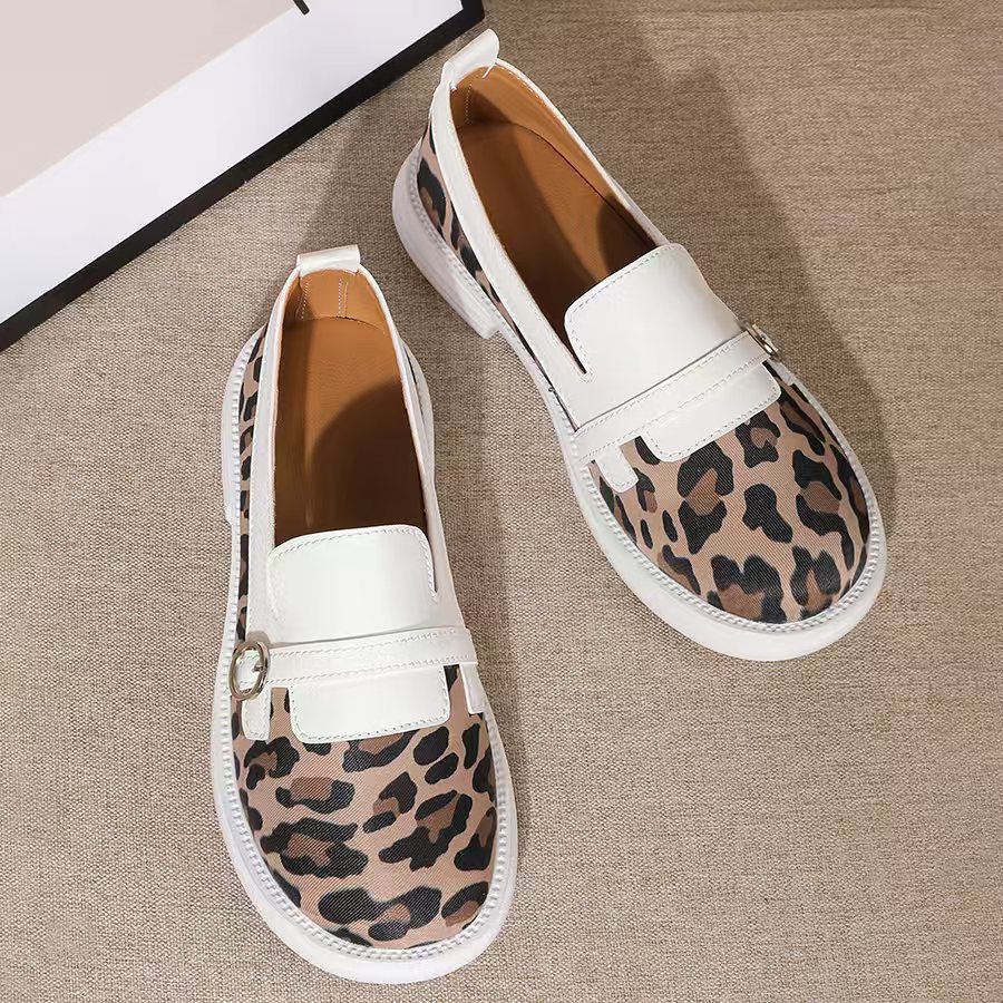 Fashionable leopard print thick-soled casual shoes, waterproof platform mid-heel, stylish mother shoes, wear-resistant.