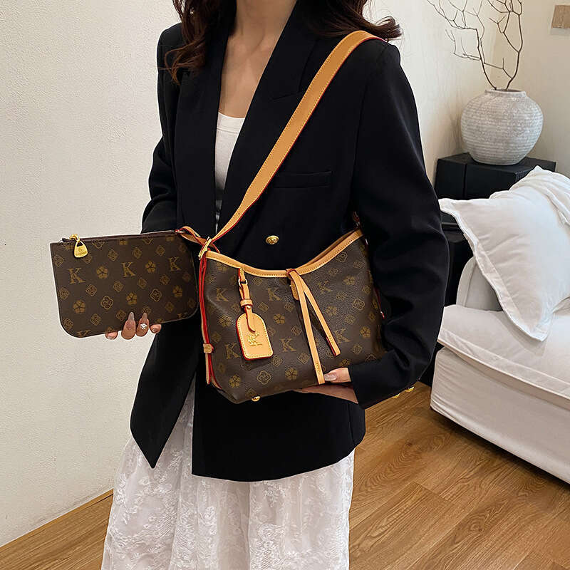 Tote High-End Large Capacity for Women College Students 2025 New Versatile Office Commuter Shoulder Bag