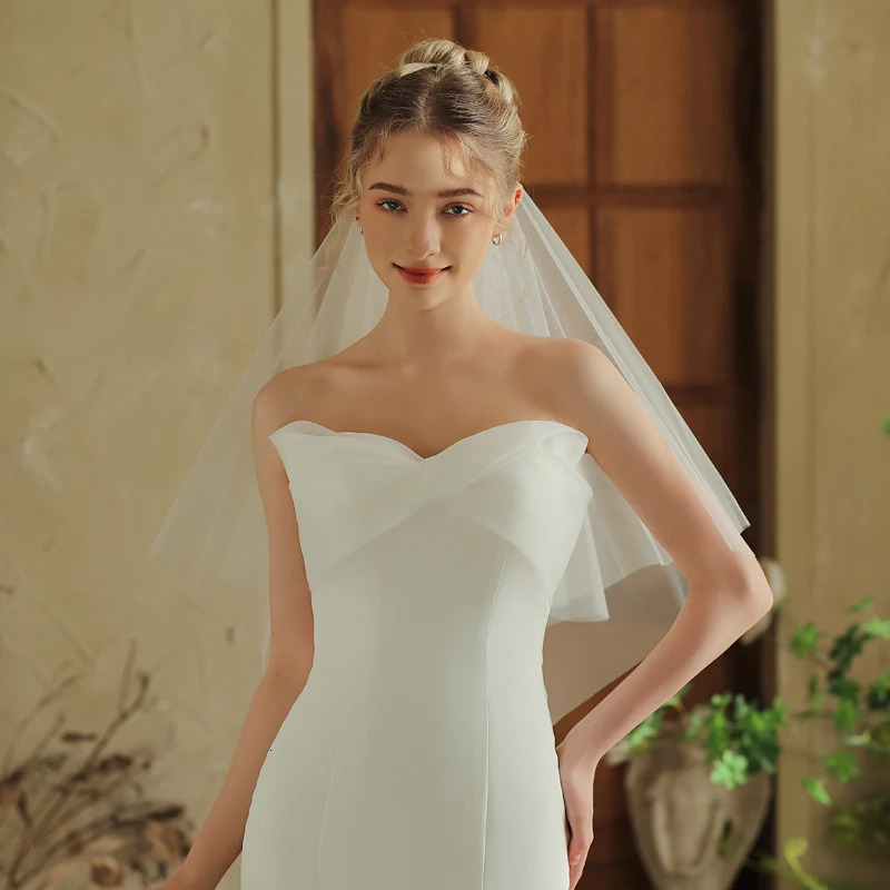 V380 Double Layer White Short Bridal Veil Simple Pearl Hair Comb Wedding Dress Accessories 250611