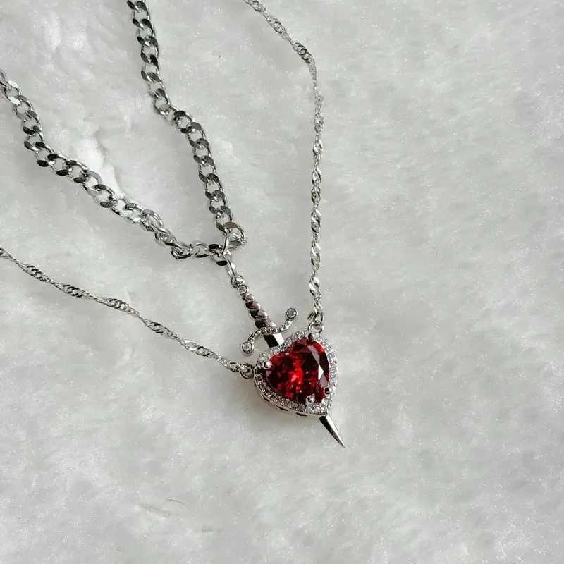 New Arrival Creative Heart and Sword Couple Necklace Collarbone Chain Sword Necklace Fashion Accessories for Women Couple Gift Jewelry V250616