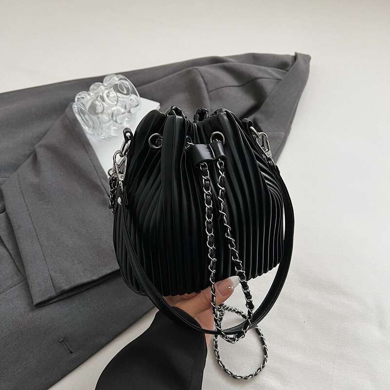 Niche Design Pleated Drawstring Bucket for Women 2025 New Summer Korean Fashion Versatile Shoulder Crossbody Bag