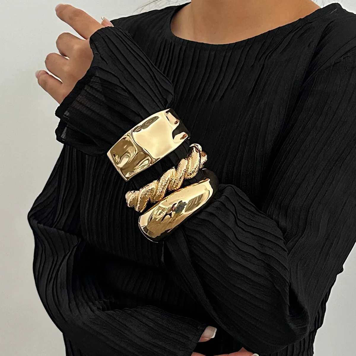 Vintage Gold Color Hip Hop Metal Irregular Spring Bangles Punk Wide Cuff Geometric Couple Women Men Emo Party Jewelry Z250616