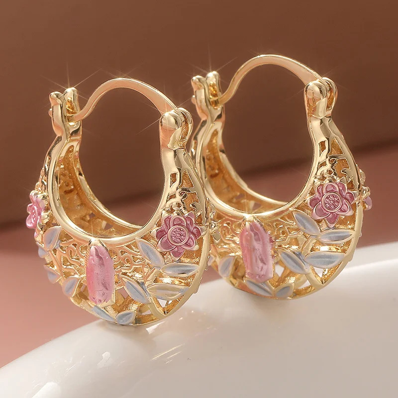 Elegant Retro Carved Hollow Hoop Earrings Exquisite Accessories for Women Perfect Jewelry for Holiday Weddings 250610