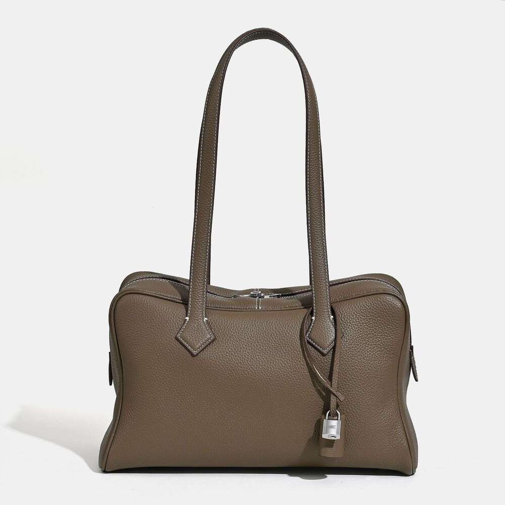 2025 Spring Brand Genuine Leather Cowhide Casual Totes Women Handbags Fashion Lock Shoulder Bags Woman Large capacity bag
