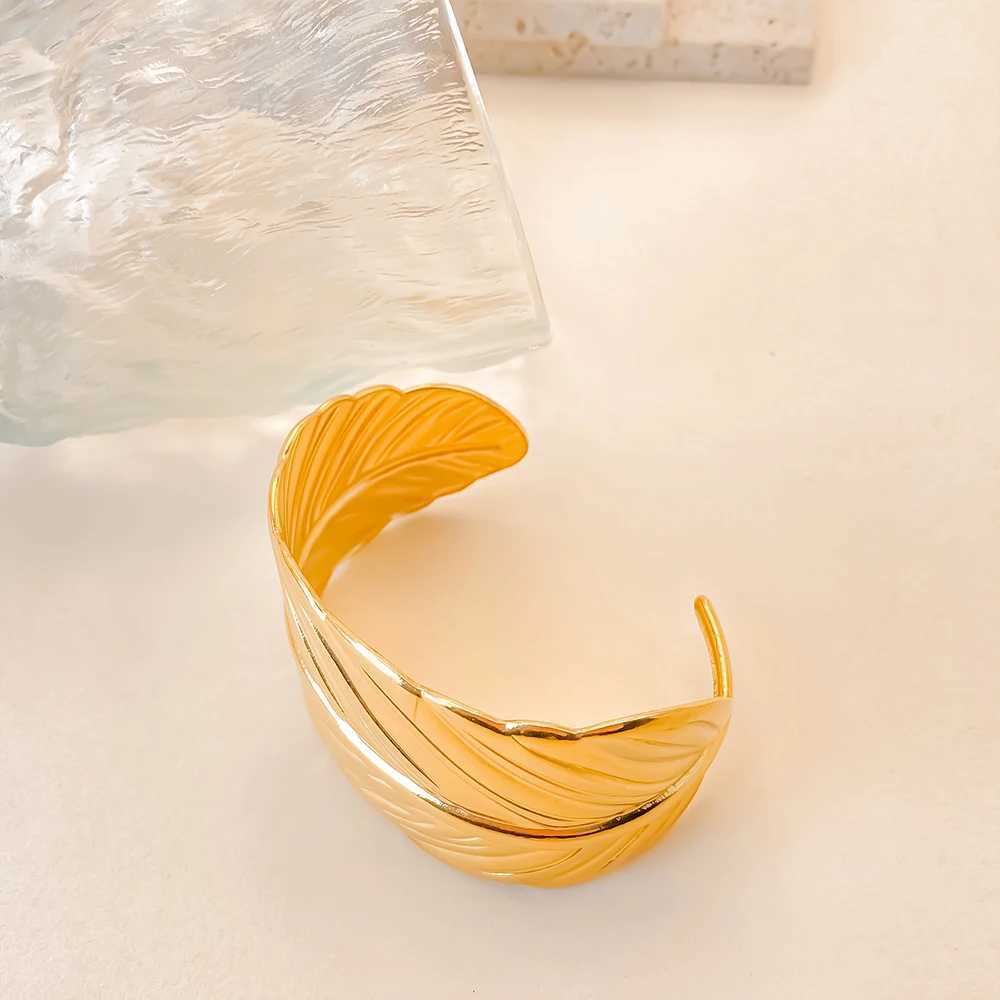 eManco Stainless Steel Womens Wide Bangles Luxury Gold Plated Cuff femme Vintage Jewelry Gift 48 Hour Shipping Z250616