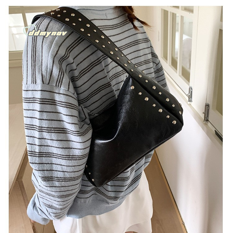 Studded Handbag for Women New Fashion Trend Shoulder Sweet Cool Style High-end Underarm Small Square Bag ddmynov ddmynov