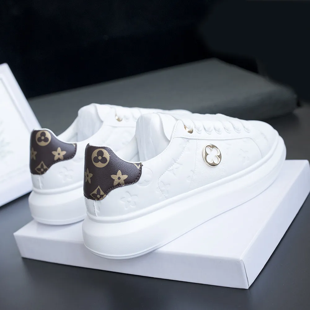 New Style Couple White Shoes Men Casual Printed Matching Color Skate Shoes Thick Sole Lightweight Comfortable Sports Shoes Fashionable Men Wear Free S