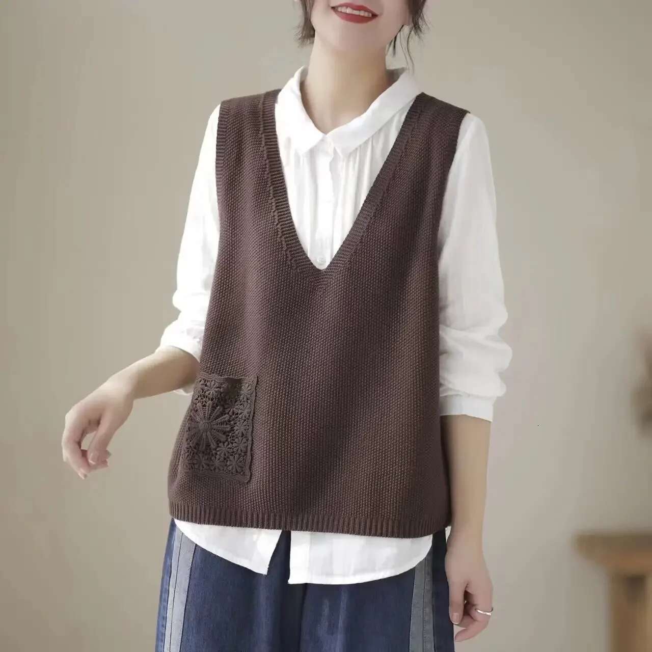 V-neck Ladies Sweaters Red Knitted Top for Women Vest Green Y2k Vintage Fashion Korea Autumn Winter 2024 Warm Crochet Tall Tops