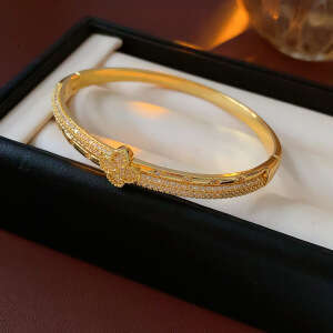 designer bracelet Real Gold Plated Four-Petal Flower 5A Grade Zircon Bracelet High-End Sense Fashion Light Jewelry