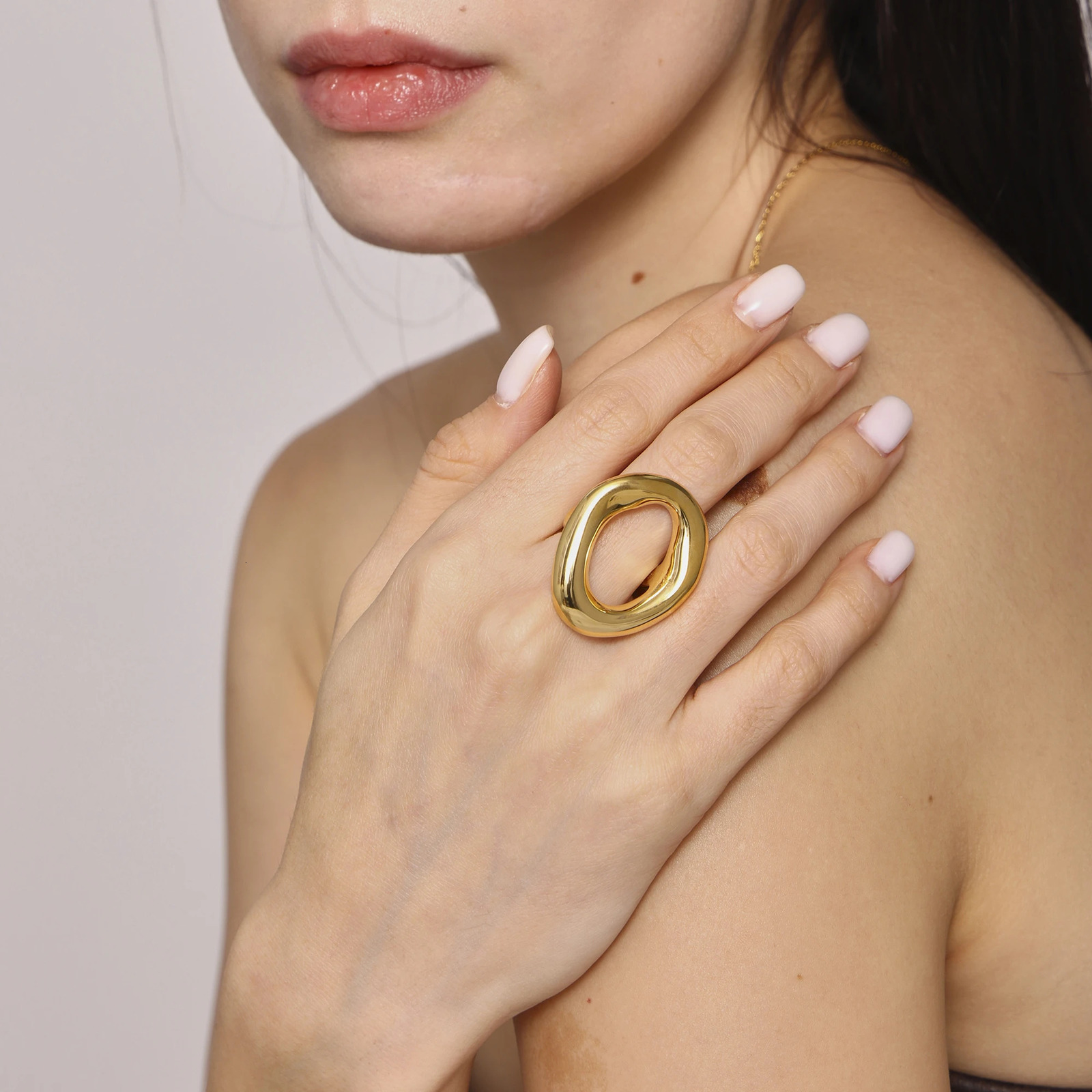 Nivora Big Rings for Women Hollow Round Charm Stainless Steel Cocktail Rings Fashion Women Open Ring Resistant Jewelry Anillos 250610