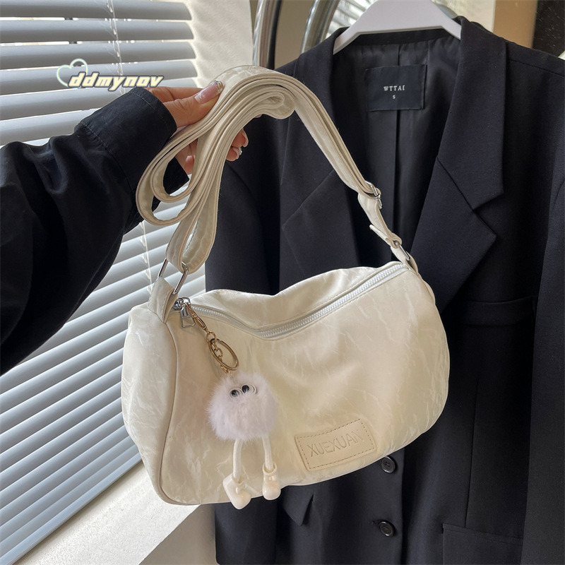 New Style Single Shoulder for Women, Simple and Versatile, Large Capacity, Water-Resistant, Light Luxury, Fashionable Trendy Commuter Crossbody Bag dd
