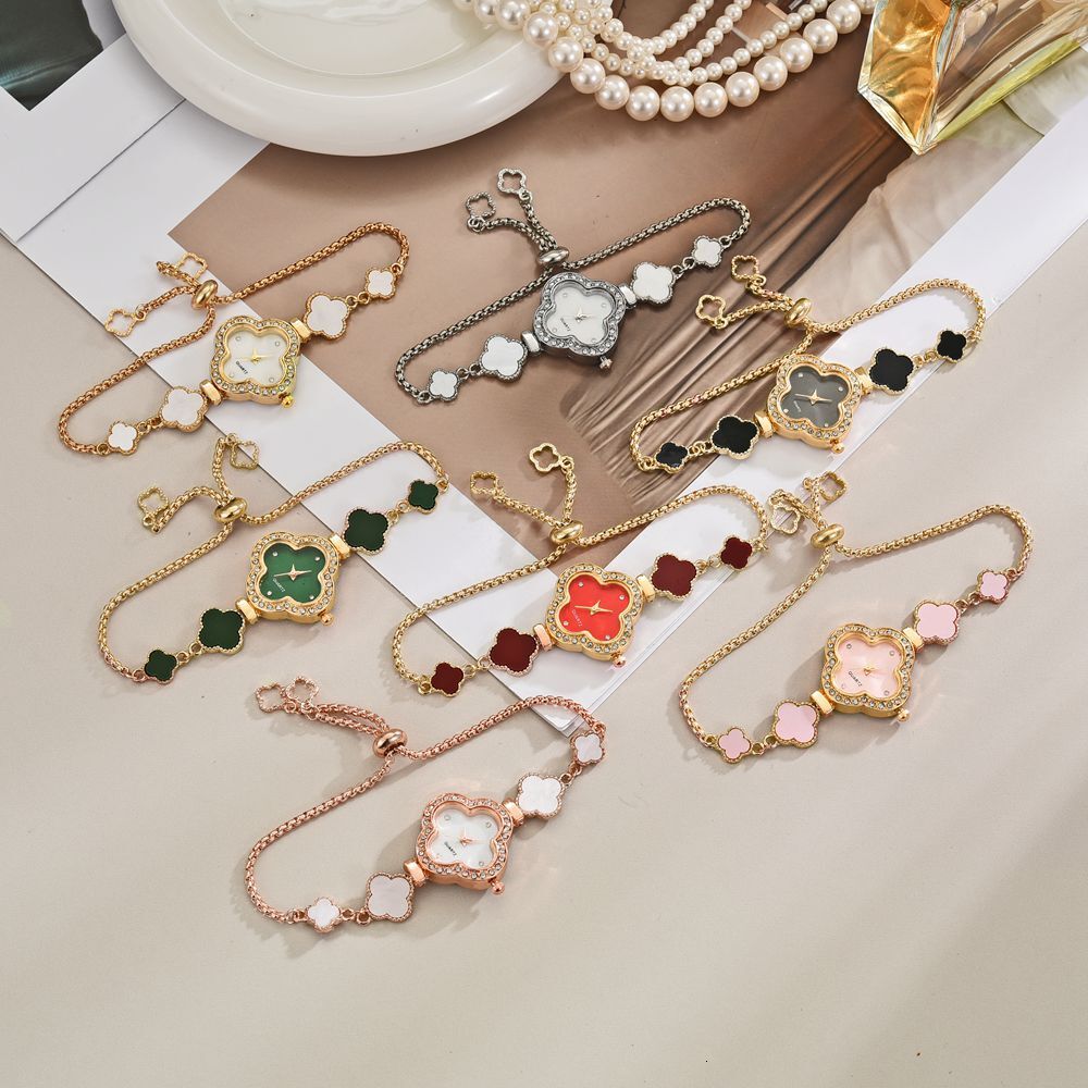 Designer Watches Ladies Lazy Pull Clover Bracelet For Women Green Inlaid With Dias Light Niche High End Jewelry Moissanite Watch