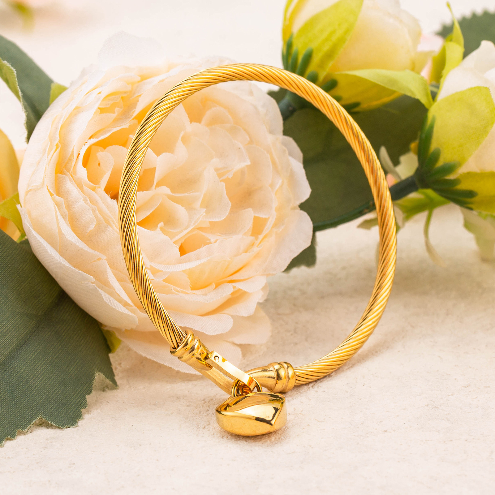 Fashion Light Style Simple Personality Versatile Horseshoe Buckle Heart Bracelet for Women Titanium Steel Non-Fading Jewelry