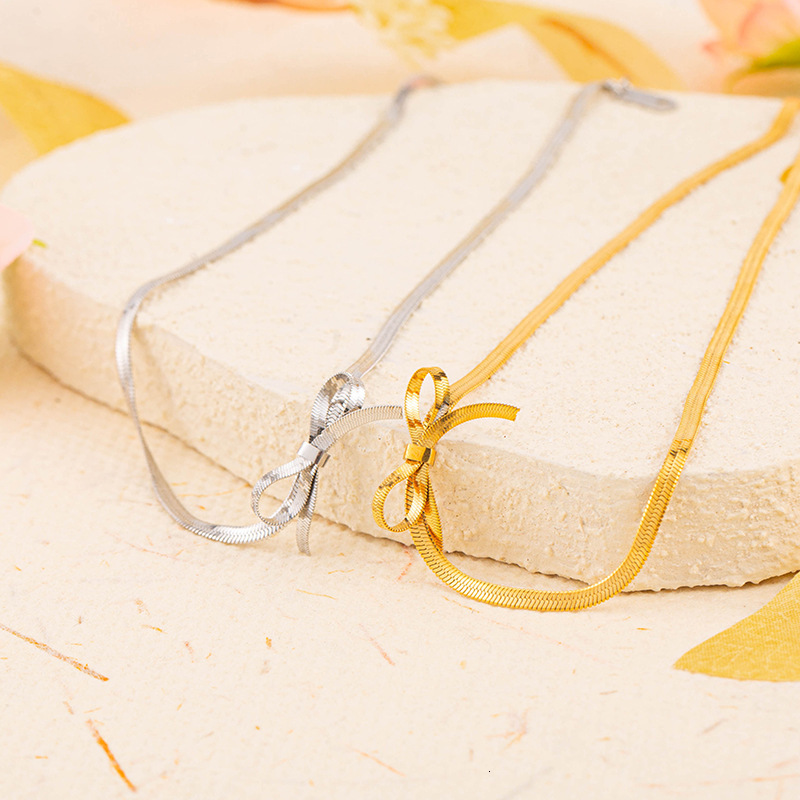 Light Style Simple Fashion Bowknot Necklace for Women Versatile Elegant Titanium Steel Non-Fading Jewelry
