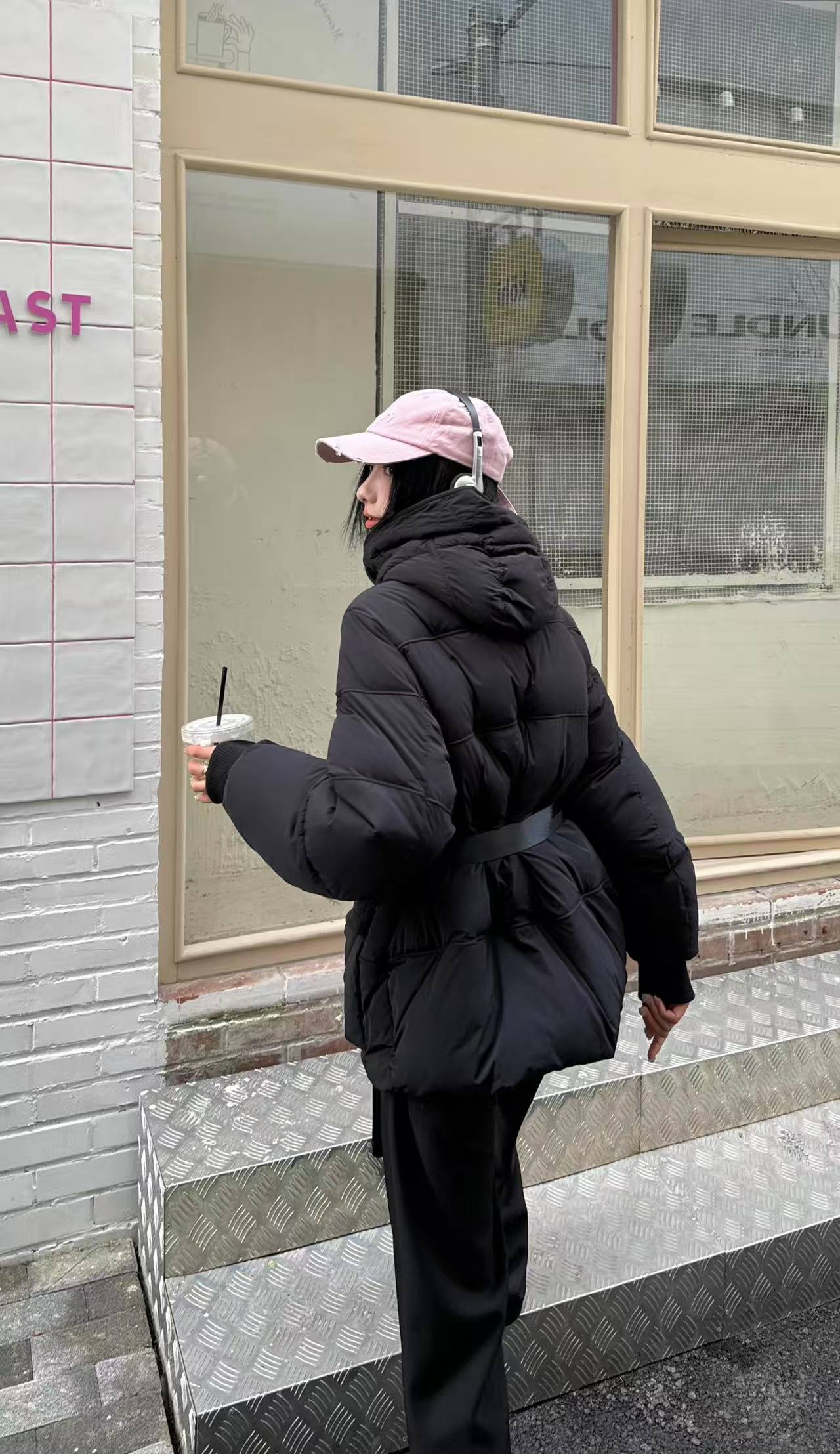 Stylish Female-Mid Layer Parka with Warm Down Fill for Chilly Days