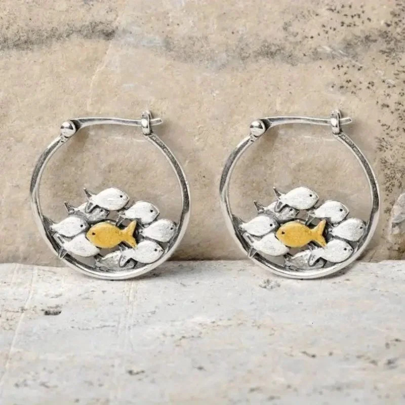 Vintage Circle A Group of Fish Sense Hoop Earrings for Women Creative Delicate Cute Earrings Jewelry Accessories 250610