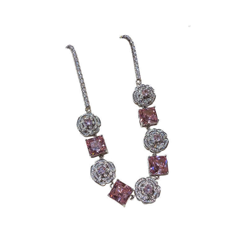 designer Zircon Flower Square Necklace Fashion Super Fairy Design Sense Clavicle Chain Forest Style Fresh Sweet Jewelry for Women