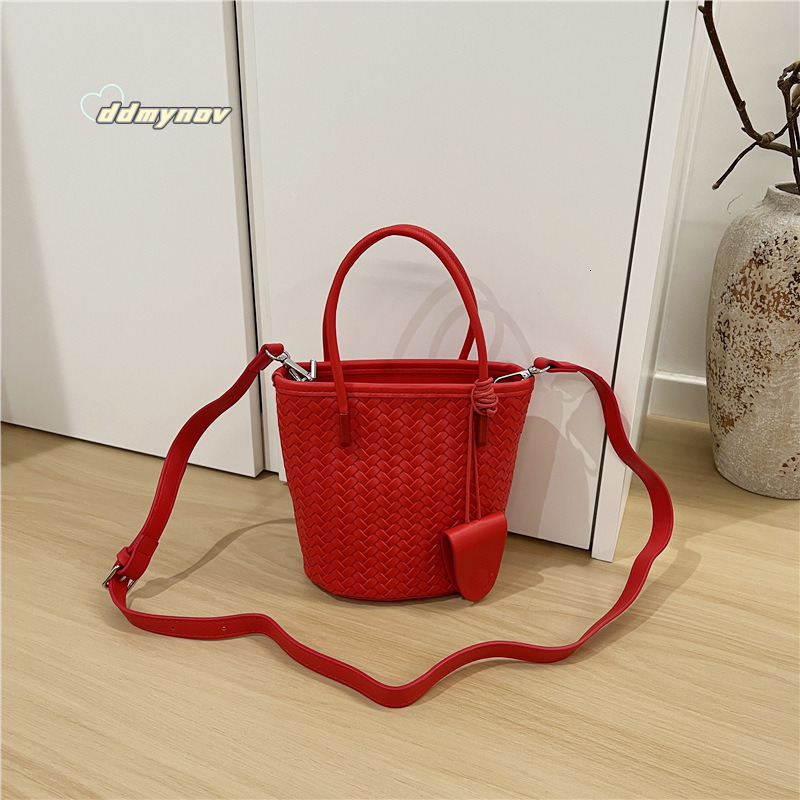 This Season 2025 New Fashion Woven Handbag Small Bucket Textured Shoulder Crossbody Women's Bag ddmynov