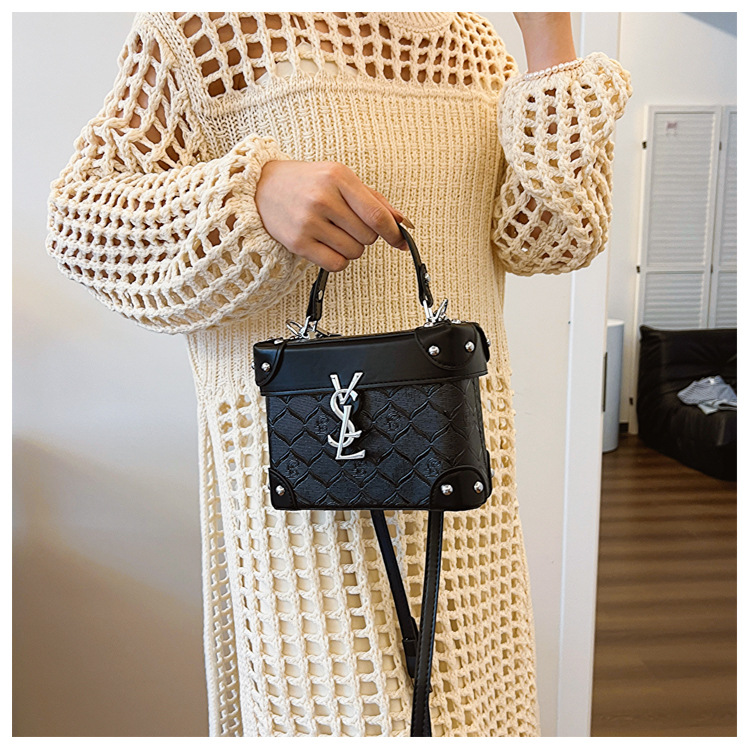 Hot Selling Fashionable Versatile High-End Women's Shoulder Bag New Large Capacity Textured Small square bag Black Free Shipping