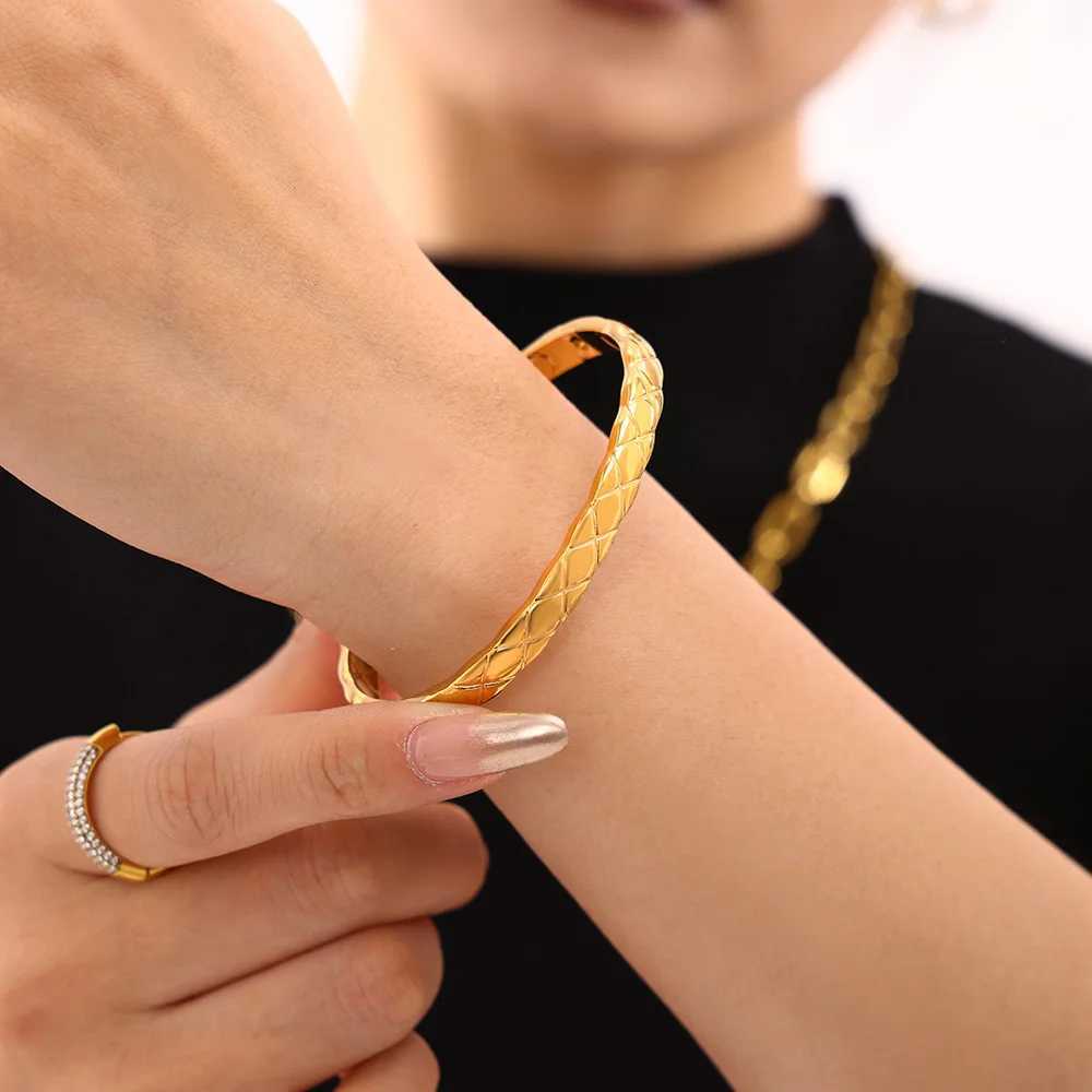 Trendy Stainless Steel Bangle For Women 18k Gold Plated Openable Cuff Carving Style Jewelry Gift Z250616