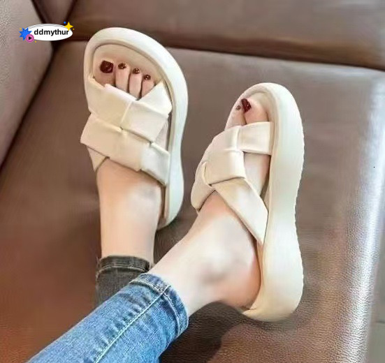 Women's Fashion Outdoor 2025 Summer New Thick-Soled Sandals Flat High-End One-Strap Slippers ddmythur