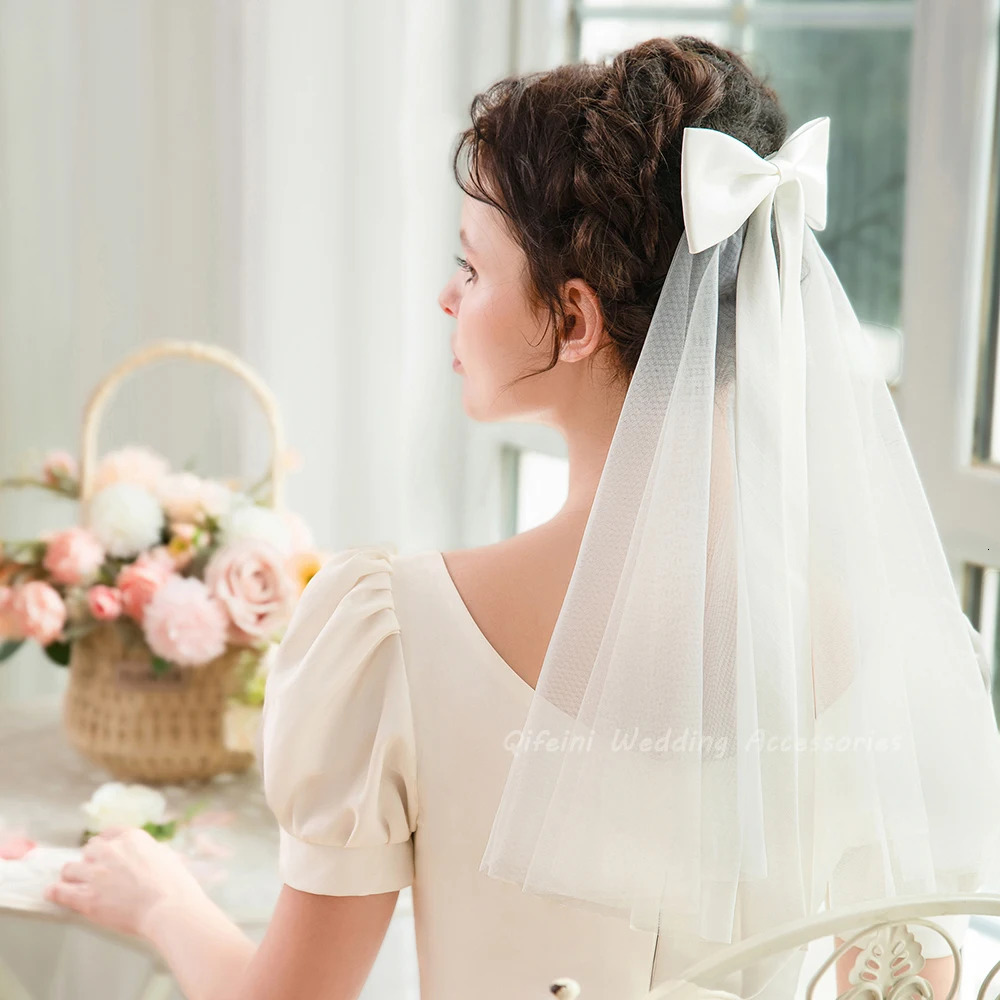Elegant Satin Bowknot Short Bridal Veils Soft Tulle Shoulder Length Wedding Veil with Comb 250610