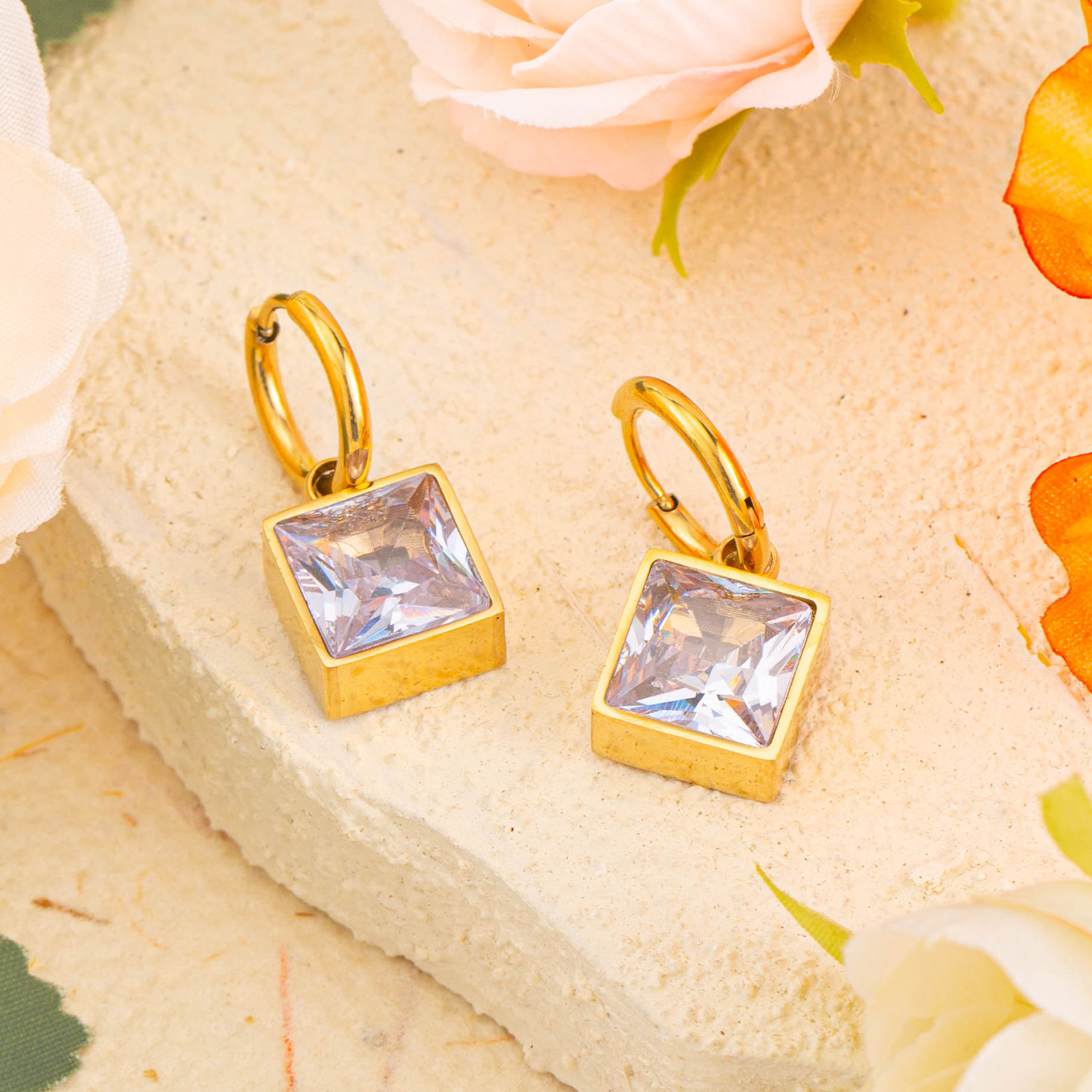 Light Fashion Simple Gold Versatile Zircon Square Earrings for Women Elegant Titanium Steel Non-Fading Ear Jewelry