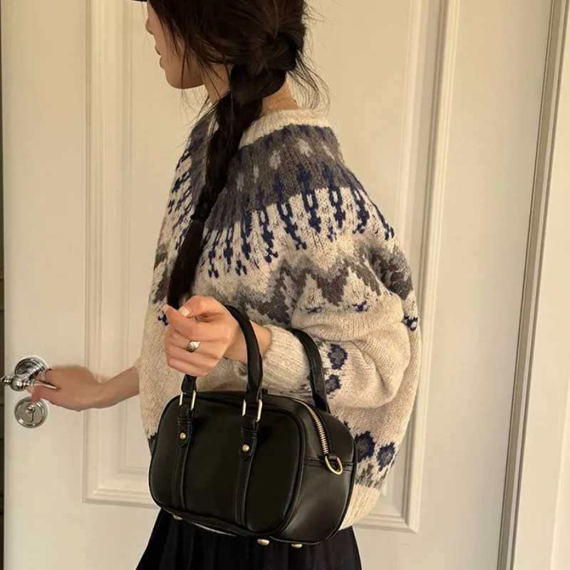 2025 New Crossbody Bag Retro Style Commuter Bag Korean Version Bowling Bag Spring New Handbag Crossbody Bag XJ2520616