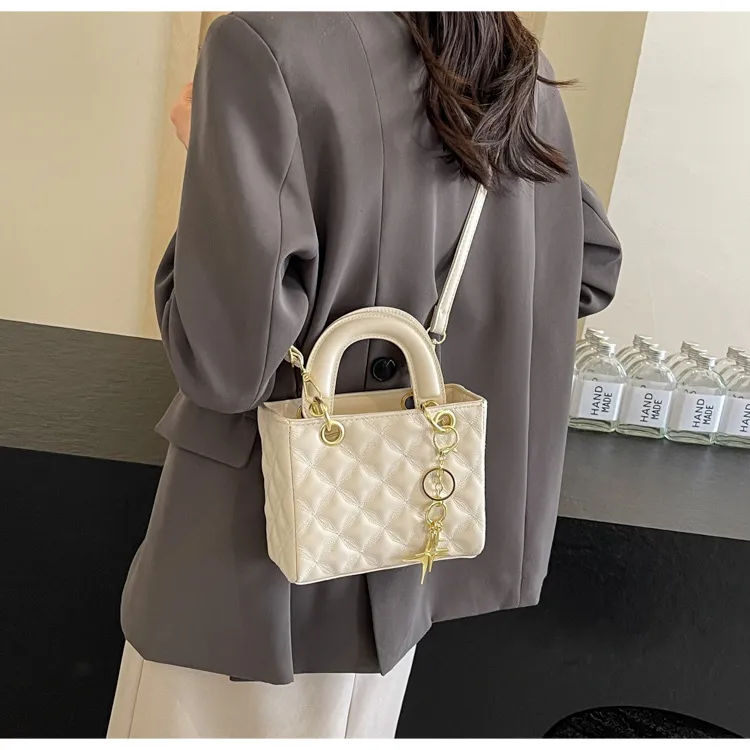 Lady Dai Fei Bag New Shoulder Crossbody Bag Fashion Embroidery Line All Kinds of Handbags Foreign Flavor 20111