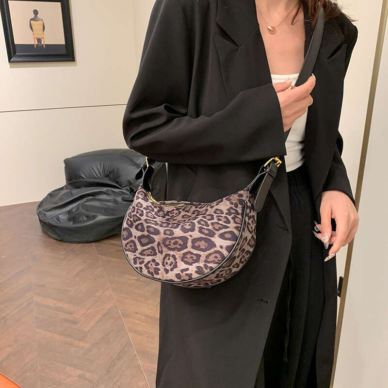 New Leopard Print Crossbody Autumn Winter Fashion Versatile Women's Stylish Texture Single Shoulder Dumpling Bag