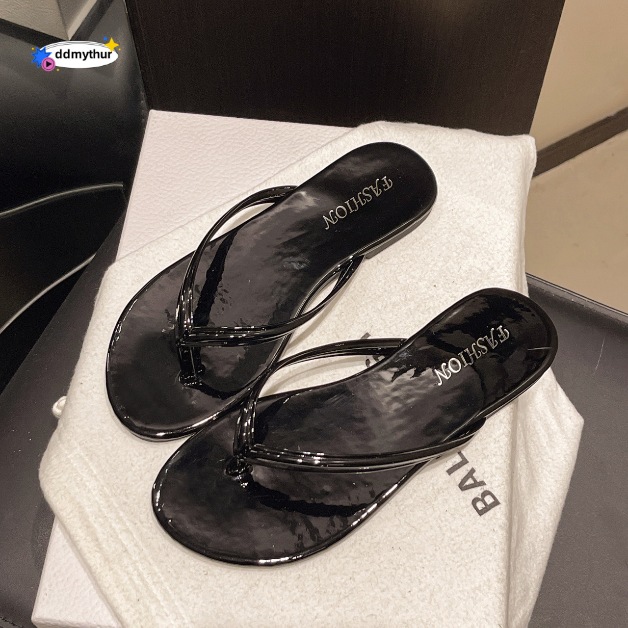 Plus Size 2025 Summer New Beach Flat Sandals Women's Toe Post Flip-Flops ddmythur