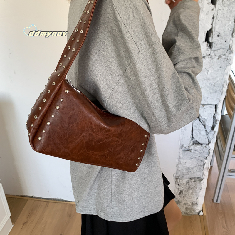 Studded Handbag for Women New Fashion Trend Shoulder Sweet Cool Style High-end Underarm Small Square Bag ddmynov ddmynov