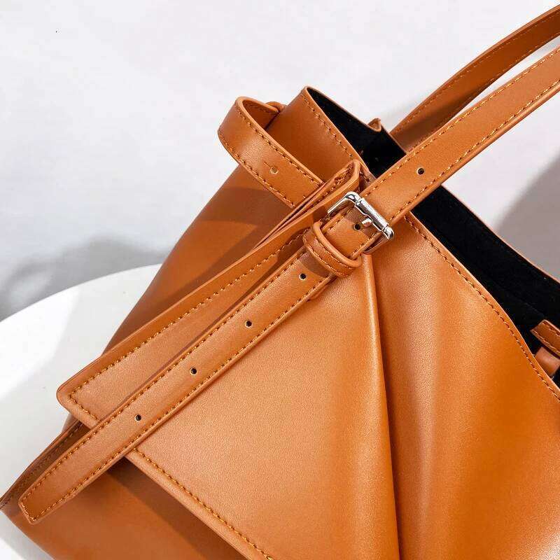 Women's Bags Designer Vintage Belt Cabas Tote Bags For Women Designer Handbag Purses New In PU Hem Large Capacity Medium Underarm Shoulder