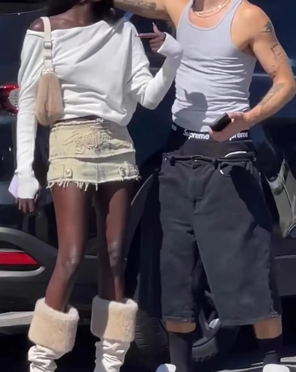 iamgia White Slant Shoulder Sweater Cover Shirt One Piece Two Wear Single Shoulder Exposed Shoulder Long Sleeve Top 250614