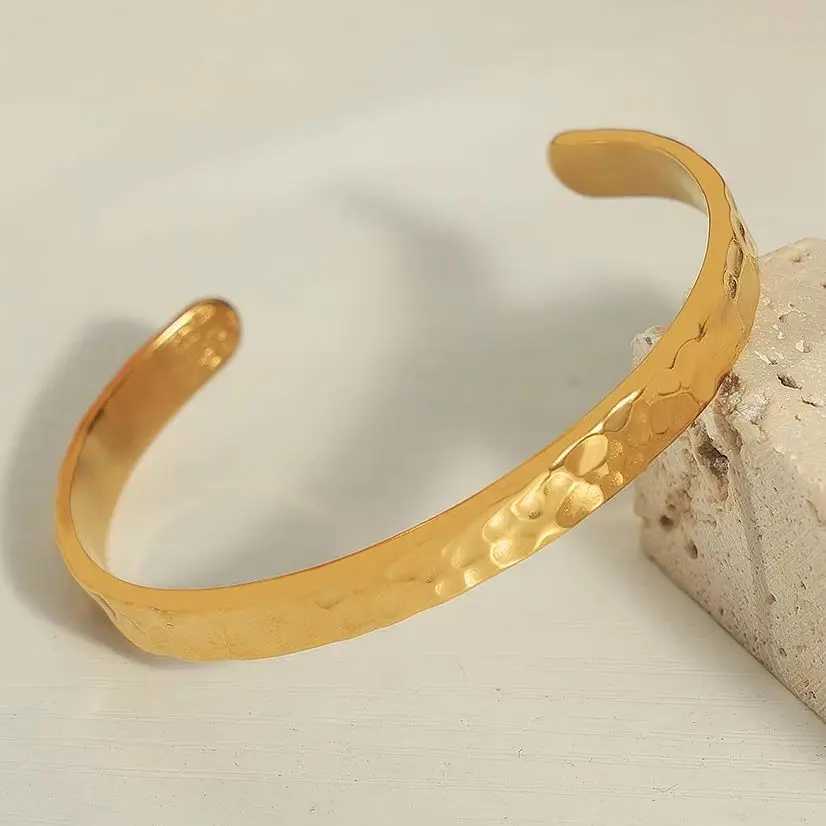 Niovra Stainless Steel Charm Cuff For Women Irregular Hammer Pattern Statement Bangle Female Waterproof Jewelry Z250616