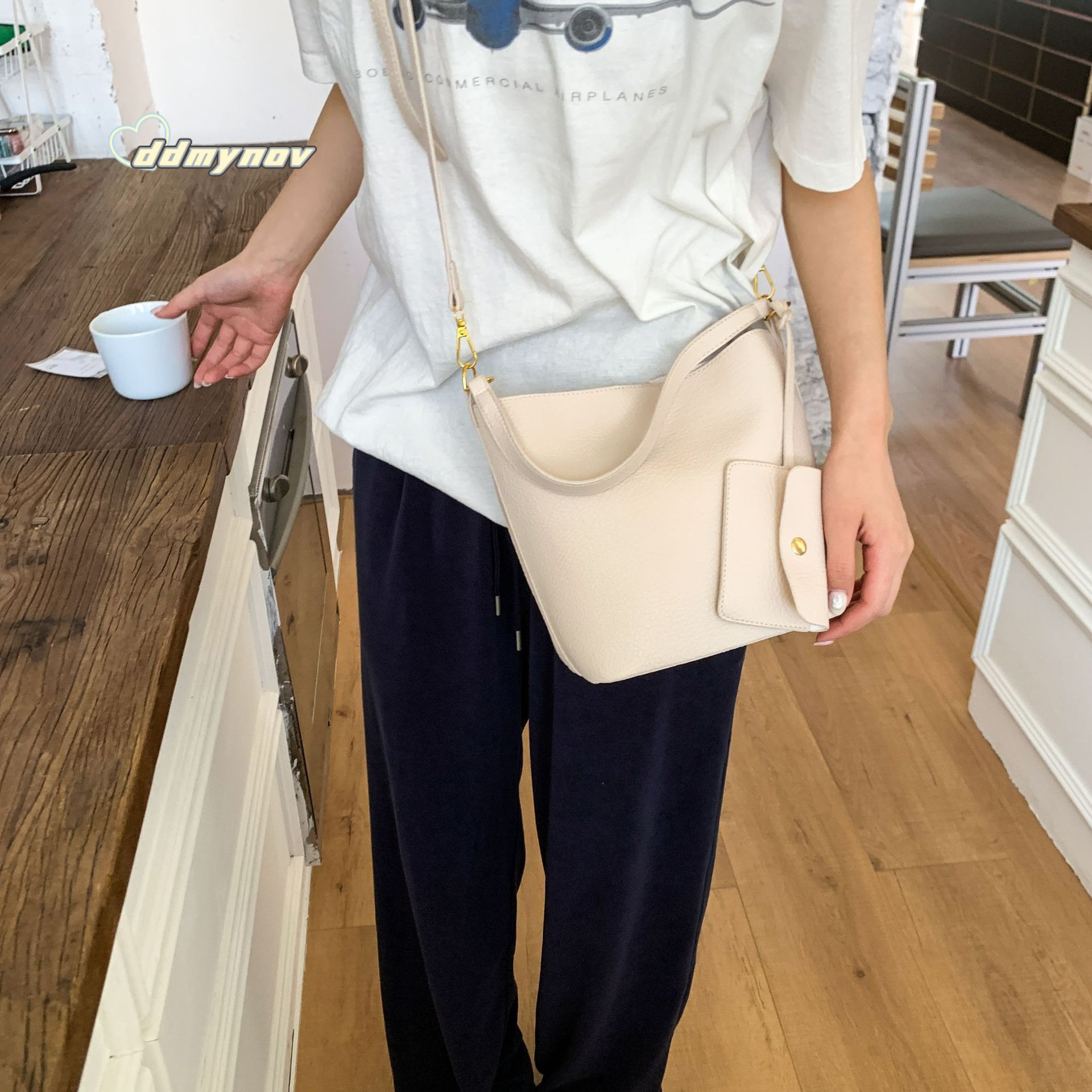 French Style Textured Bucket for Women 2025 Summer New Elegant Casual Versatile Commuter Shoulder Crossbody Bag ddmynov ddmynov ddmynov