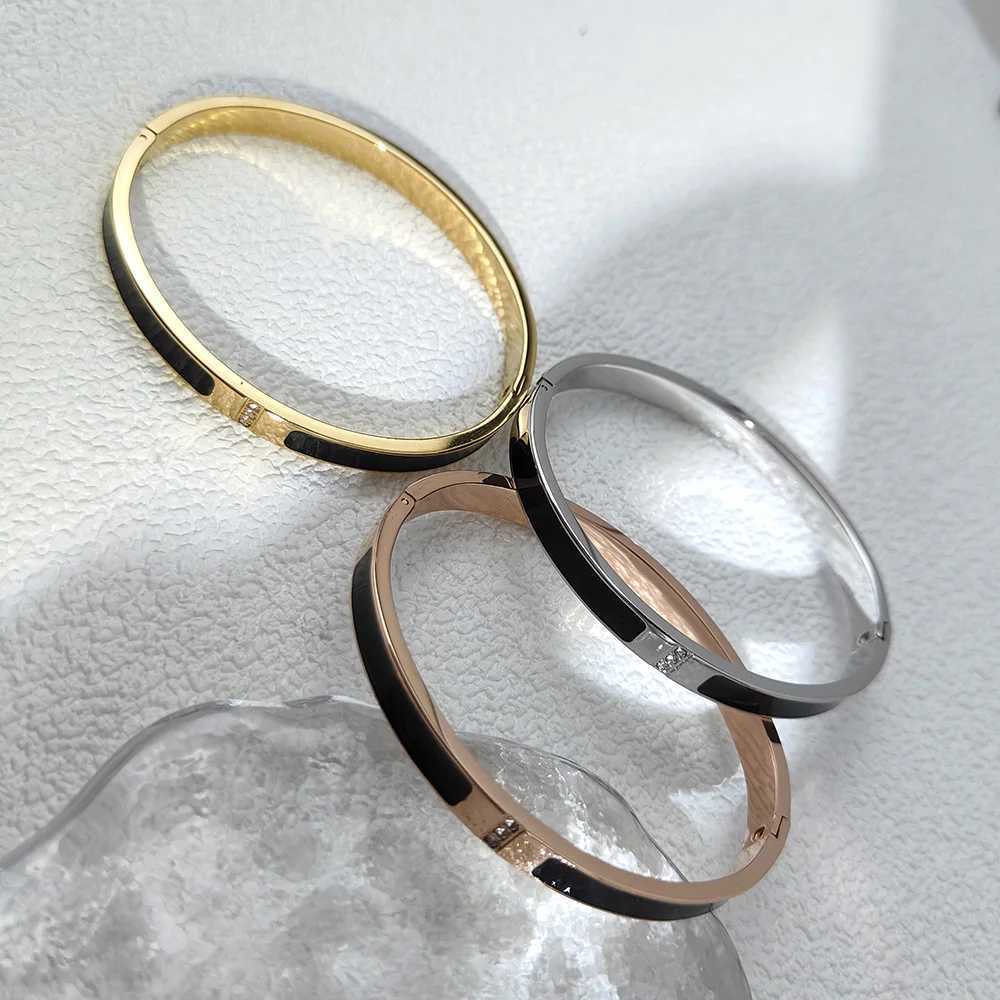 Classic White Black Color Mica Shell for Women Luxury White Zircon Stainless Steel Bangle Jewelry Gift Z250616