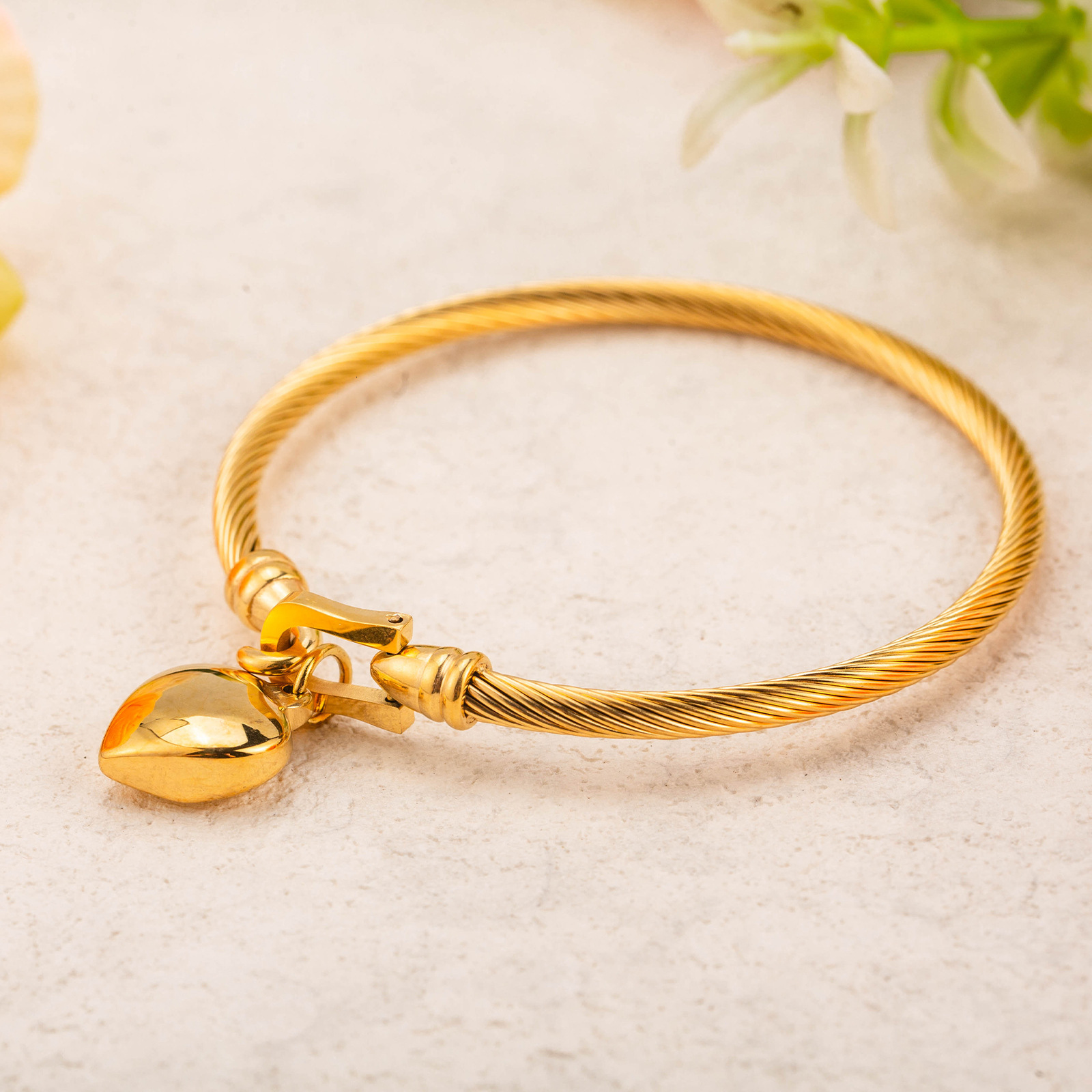 Fashion Light Style Simple Personality Versatile Horseshoe Buckle Heart Bracelet for Women Titanium Steel Non-Fading Jewelry