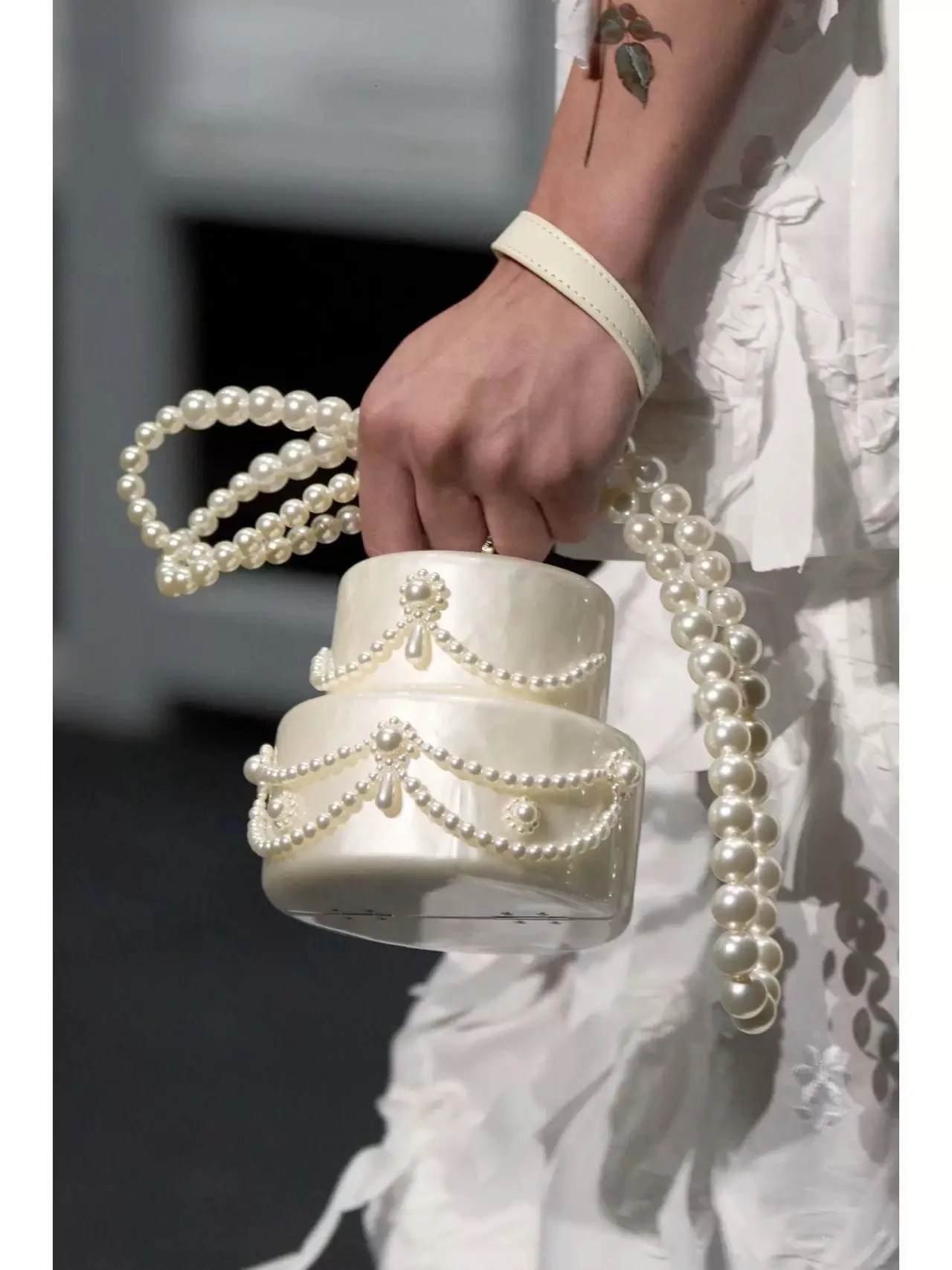Summer Womens Acrylic Bag Fashion Ladies Wedding Banquet Handbag Creative Adult Girls Pearl Chain Party Phone 250614