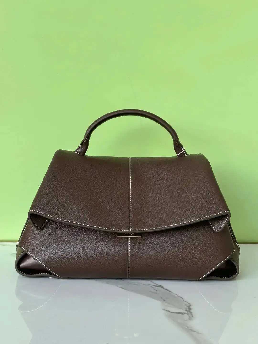 High End Luxury Leather Smile Designer Tote Saddle Bag Wan Pleated Design Single Shoulder Large Capacity Commuting Handbag B250618