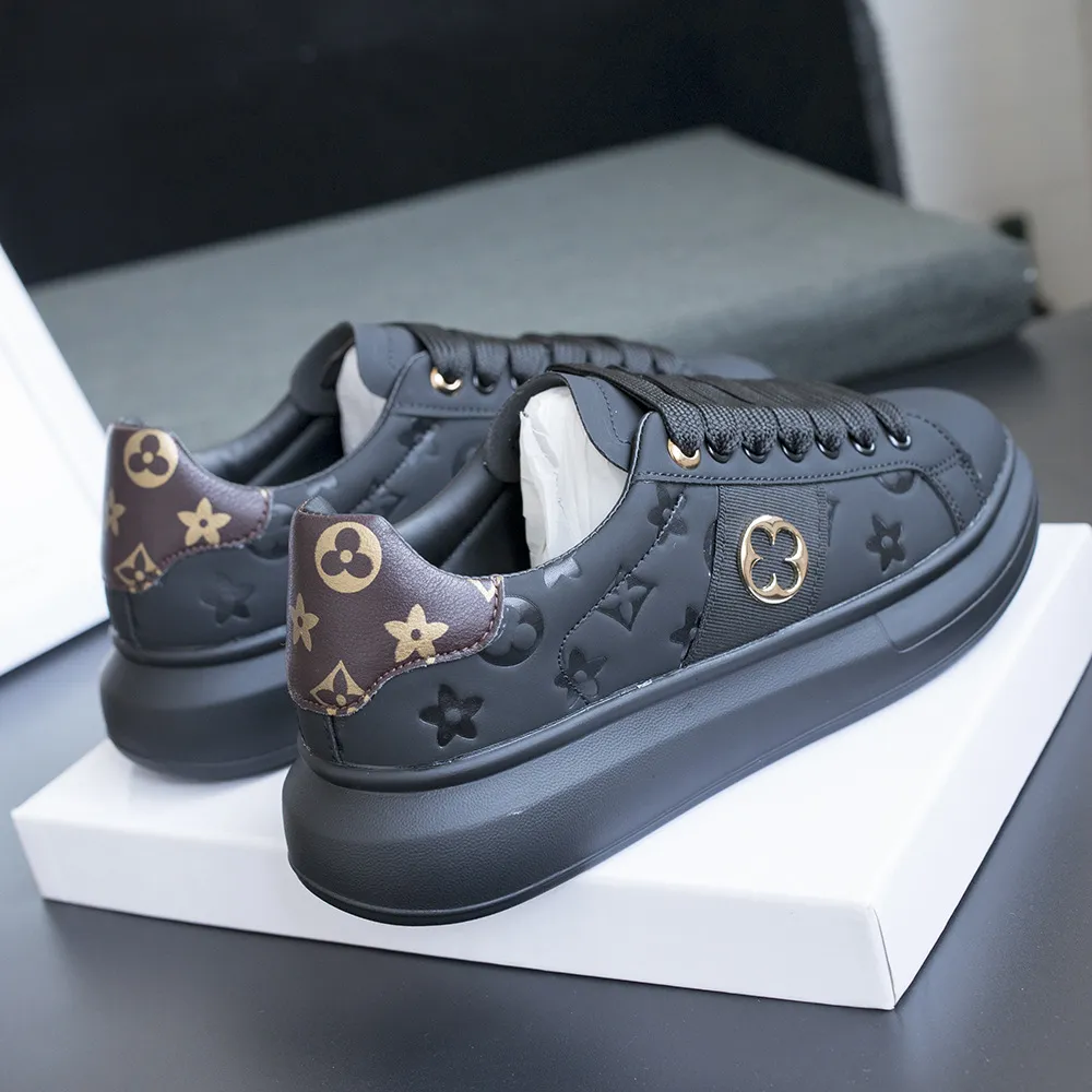 New Style Couple White Shoes Men Casual Printed Matching Color Skate Shoes Thick Sole Lightweight Comfortable Sports Shoes Fashionable Men Wear Free S